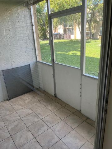 4240 NW 21st St 143, Lauderhill, FL 33313