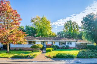 1510 Barnett Cir, Carmichael, CA 95608