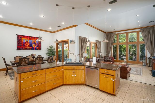 7704 N 5th Street, Mcallen, TX 78504