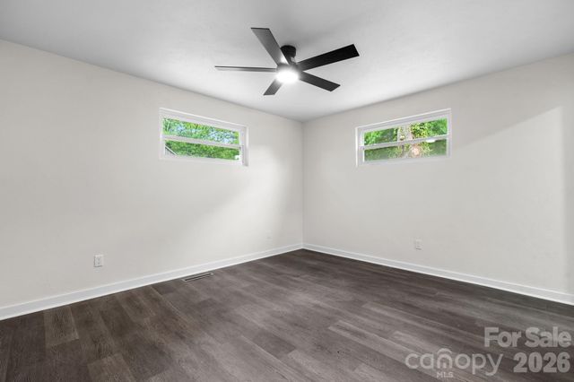 411 20TH Avenue NE, Hickory, NC 28601