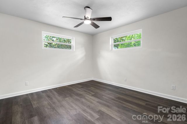 411 20TH Avenue NE, Hickory, NC 28601