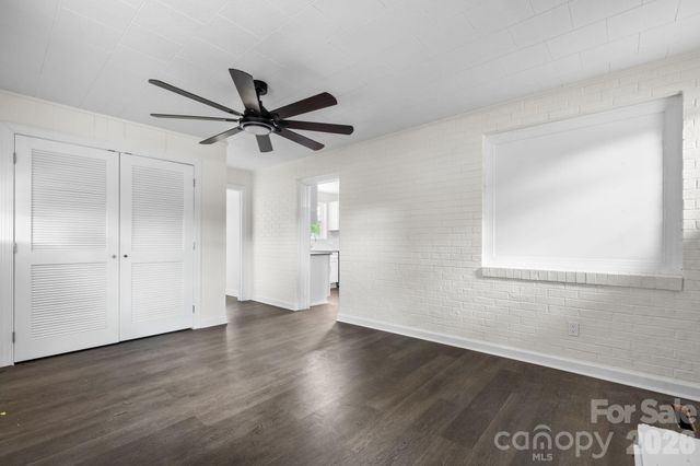 411 20TH Avenue NE, Hickory, NC 28601