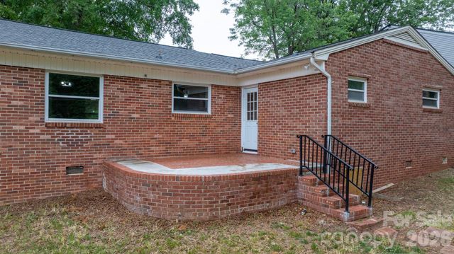411 20TH Avenue NE, Hickory, NC 28601
