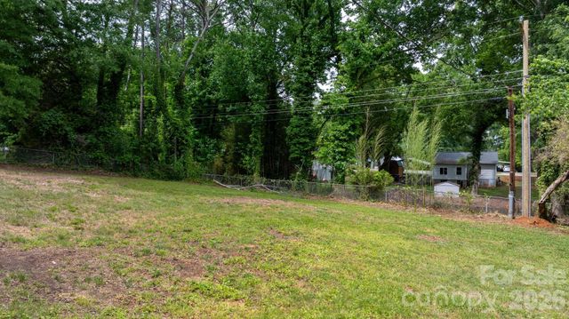 411 20TH Avenue NE, Hickory, NC 28601