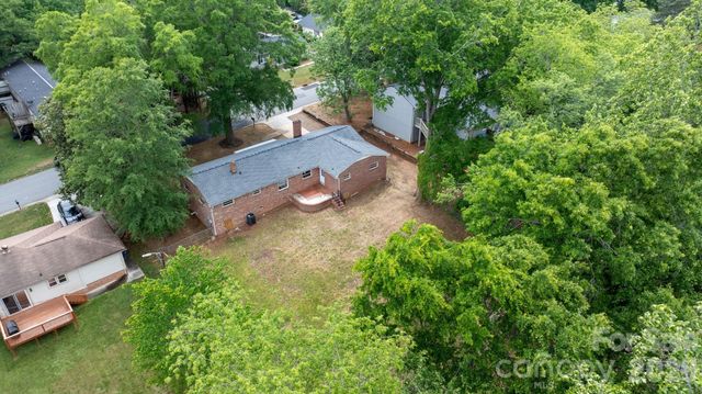 411 20TH Avenue NE, Hickory, NC 28601