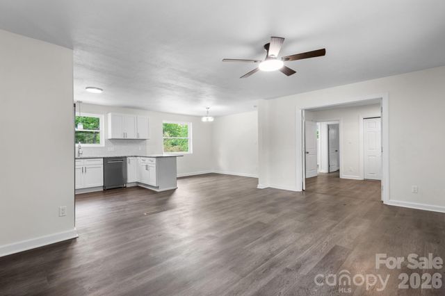 411 20TH Avenue NE, Hickory, NC 28601