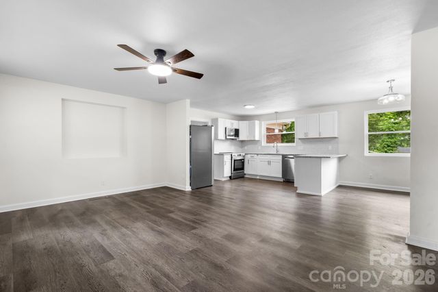 411 20TH Avenue NE, Hickory, NC 28601
