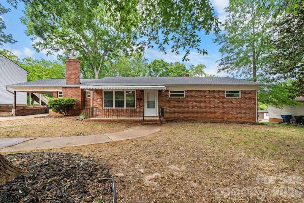 411 20TH Avenue NE, Hickory, NC 28601