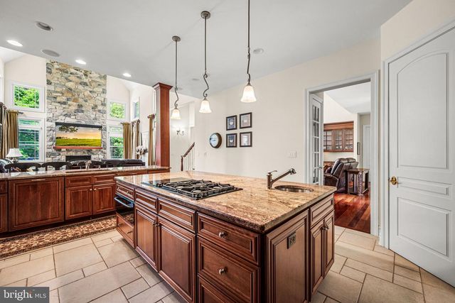 211 STONECHASE DR, Hockessin, DE 19707