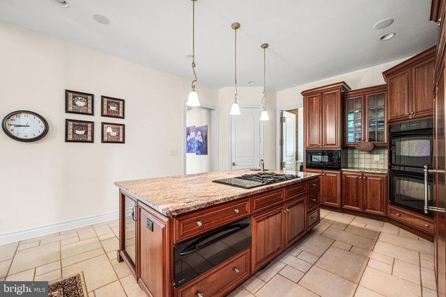 211 STONECHASE DR, Hockessin, DE 19707