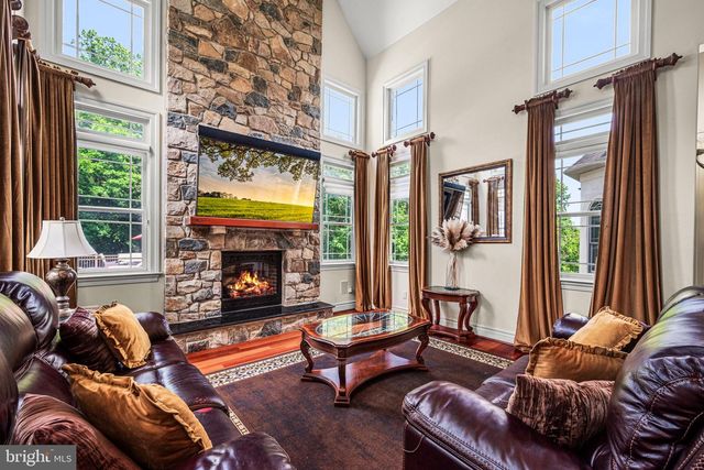 211 STONECHASE DR, Hockessin, DE 19707