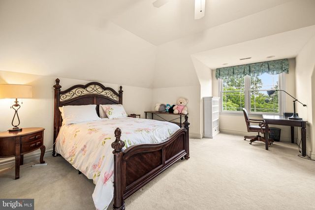 211 STONECHASE DR, Hockessin, DE 19707