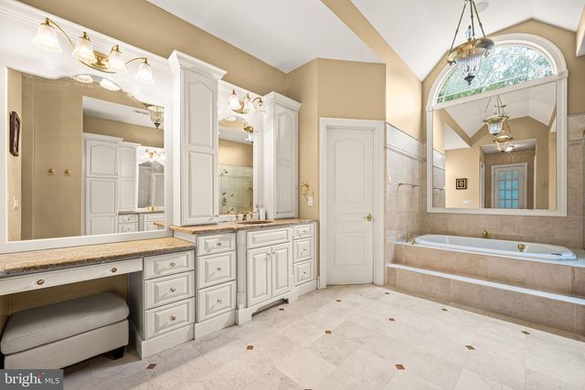 211 STONECHASE DR, Hockessin, DE 19707