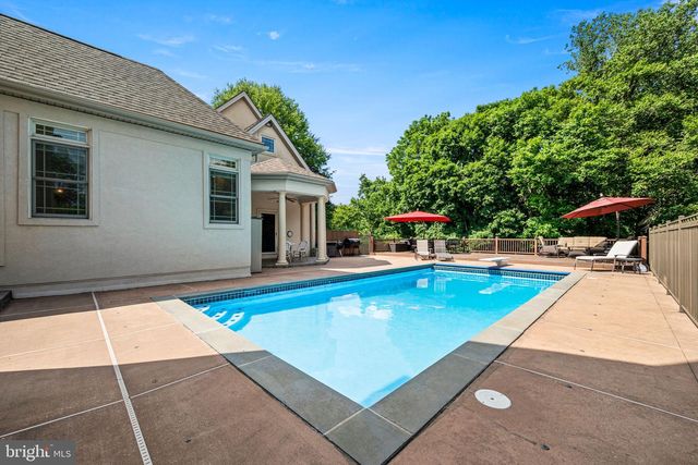211 STONECHASE DR, Hockessin, DE 19707