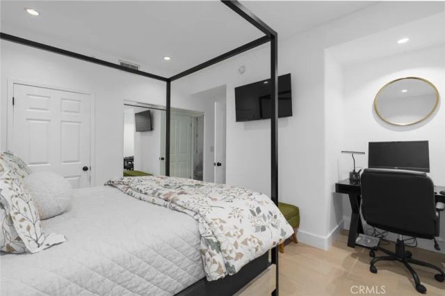 11740 W Sunset Boulevard 14, Los Angeles, CA 90049