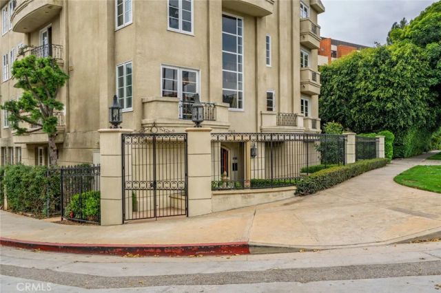 11740 W Sunset Boulevard 14, Los Angeles, CA 90049