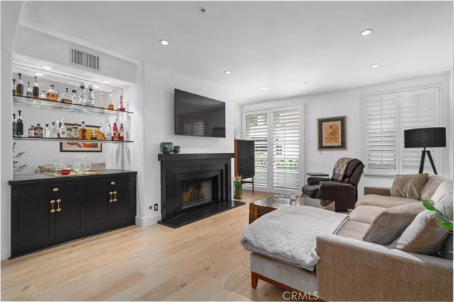 11740 W Sunset Boulevard 14, Los Angeles, CA 90049