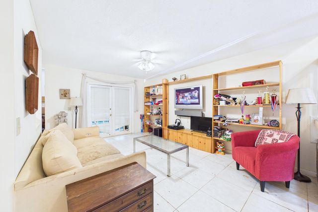 9905 W Atlantic Boulevard, Coral Springs, FL 33071