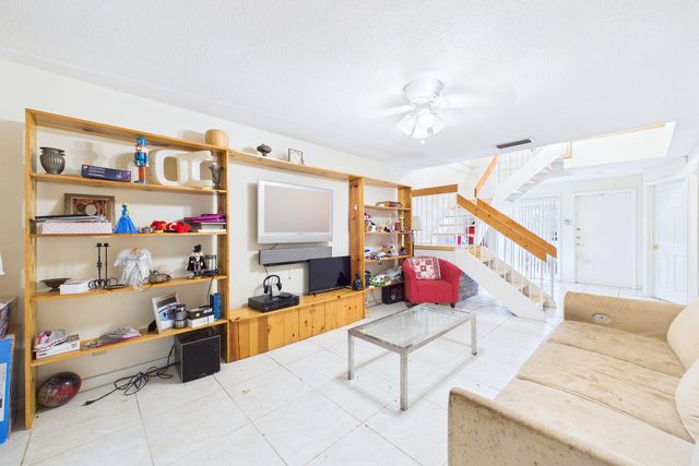 9905 W Atlantic Boulevard, Coral Springs, FL 33071