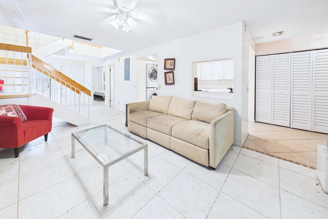 9905 W Atlantic Boulevard, Coral Springs, FL 33071