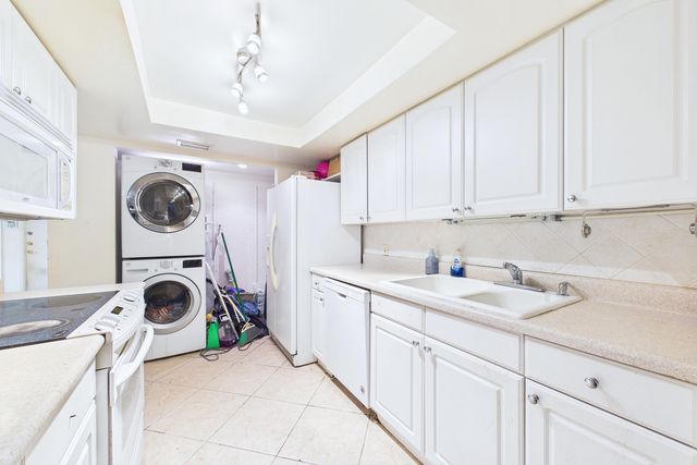 9905 W Atlantic Boulevard, Coral Springs, FL 33071
