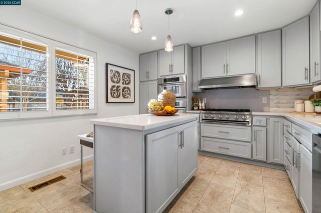 582 La Corso Dr, Walnut Creek, CA 94598