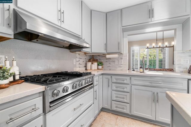 582 La Corso Dr, Walnut Creek, CA 94598