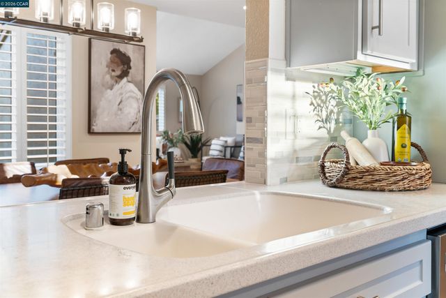 582 La Corso Dr, Walnut Creek, CA 94598