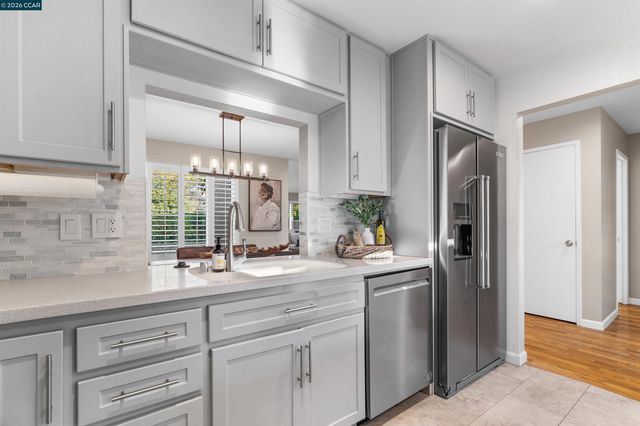 582 La Corso Dr, Walnut Creek, CA 94598