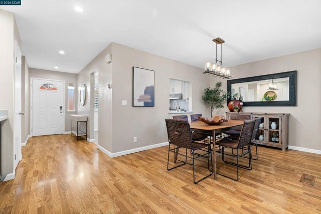 582 La Corso Dr, Walnut Creek, CA 94598