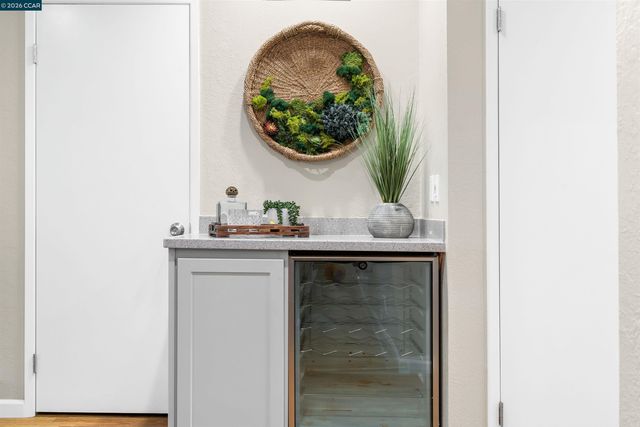 582 La Corso Dr, Walnut Creek, CA 94598