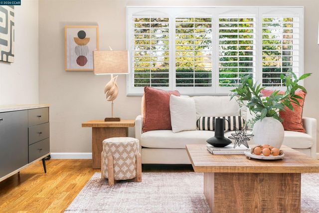 582 La Corso Dr, Walnut Creek, CA 94598