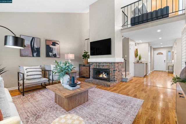 582 La Corso Dr, Walnut Creek, CA 94598