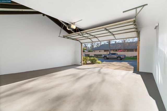 582 La Corso Dr, Walnut Creek, CA 94598