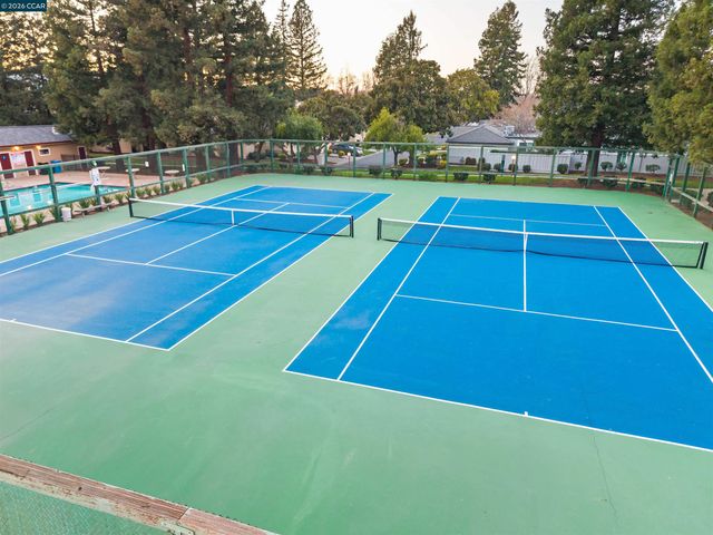 582 La Corso Dr, Walnut Creek, CA 94598