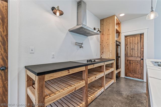 203 S Ross Hampton Road, Hackett, AR 72937