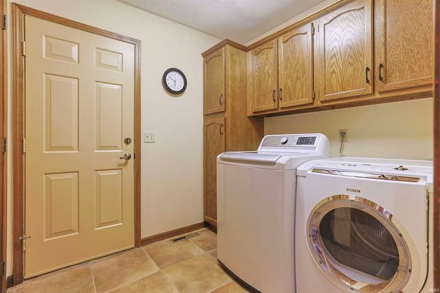 16290 Oak Hill Boulevard, Granger, IN 46530