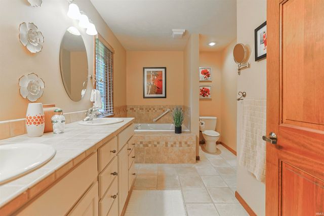 16290 Oak Hill Boulevard, Granger, IN 46530