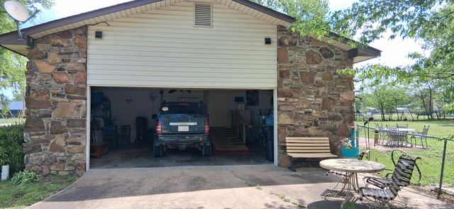 62951 E 280 Road, Grove, OK 74344