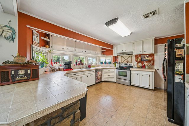 62951 E 280 Road, Grove, OK 74344