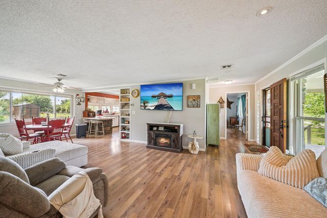 62951 E 280 Road, Grove, OK 74344