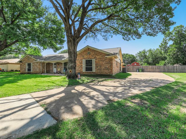 6404 Suncrest Court, North Richland Hills, TX 76180
