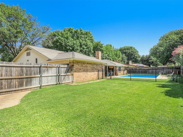 6404 Suncrest Court, North Richland Hills, TX 76180