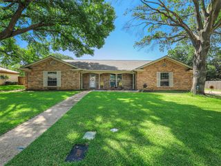 6404 Suncrest Court, North Richland Hills, TX 76180