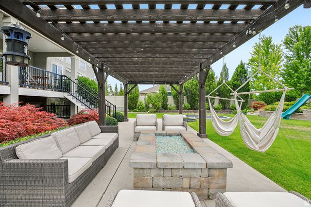 1374 W CHESTNUT CT, Farmington, UT 84025