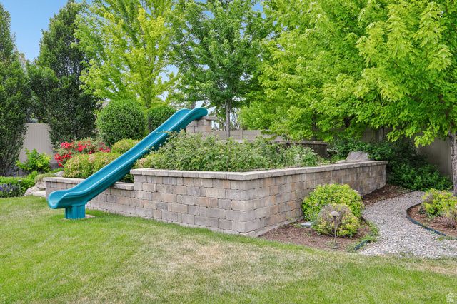 1374 W CHESTNUT CT, Farmington, UT 84025