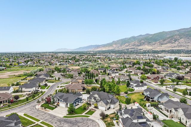 1374 W CHESTNUT CT, Farmington, UT 84025