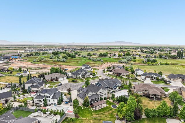 1374 W CHESTNUT CT, Farmington, UT 84025
