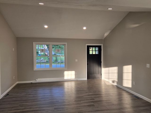 120 High St, Hardwick, MA 01031