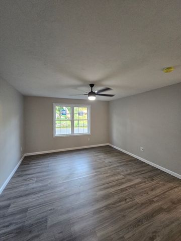 120 High St, Hardwick, MA 01031